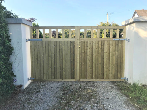 Burnaby wooden double gates by Abwood