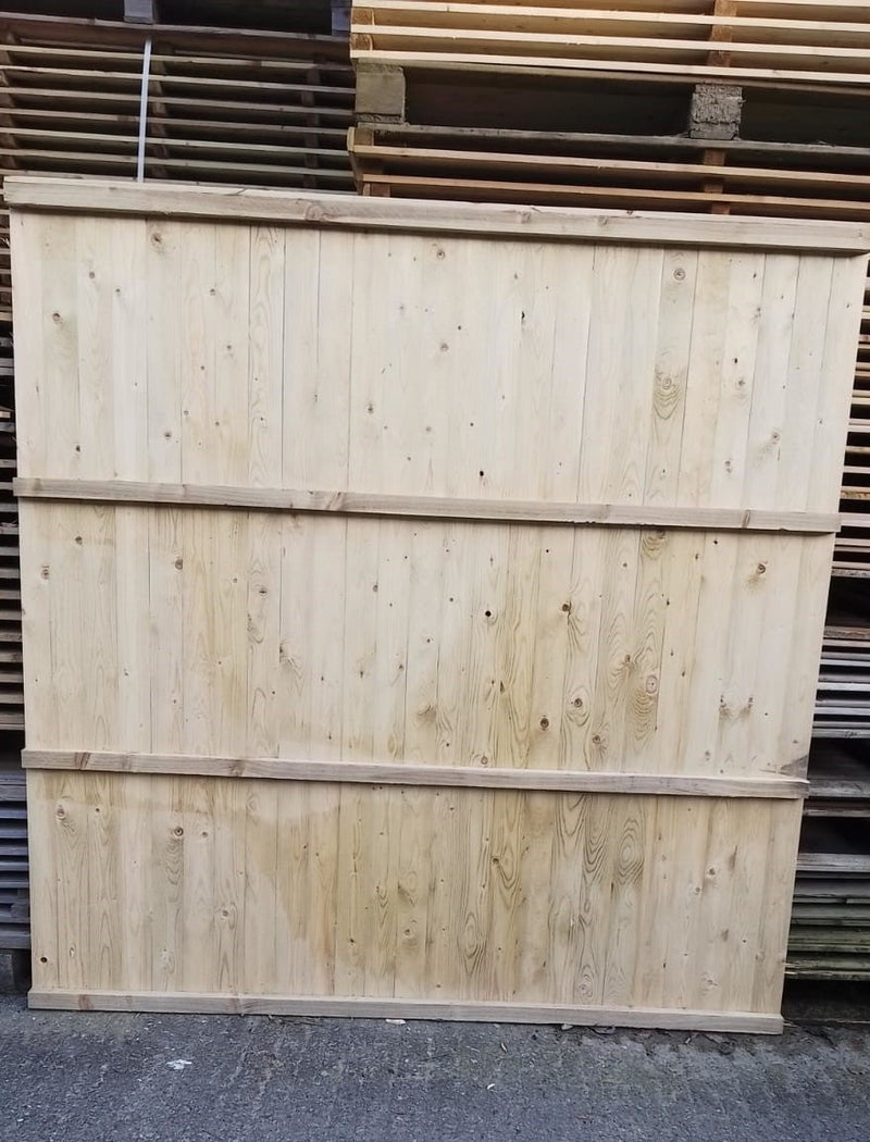 Glan panel fencing in a garden, photo 2